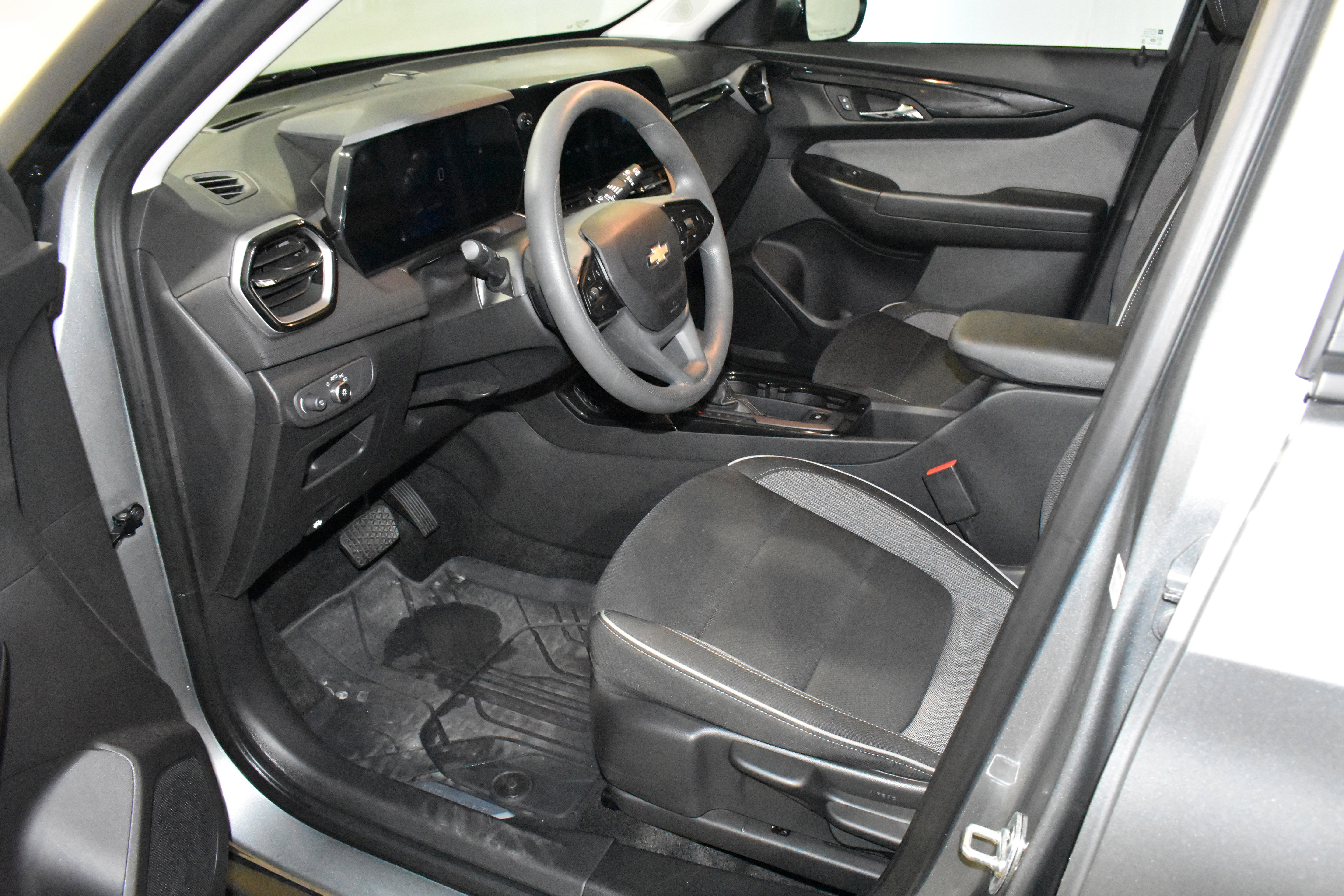 Used 2025 Chevrolet TrailBlazer LT w/ Driver Confidence Package image 24