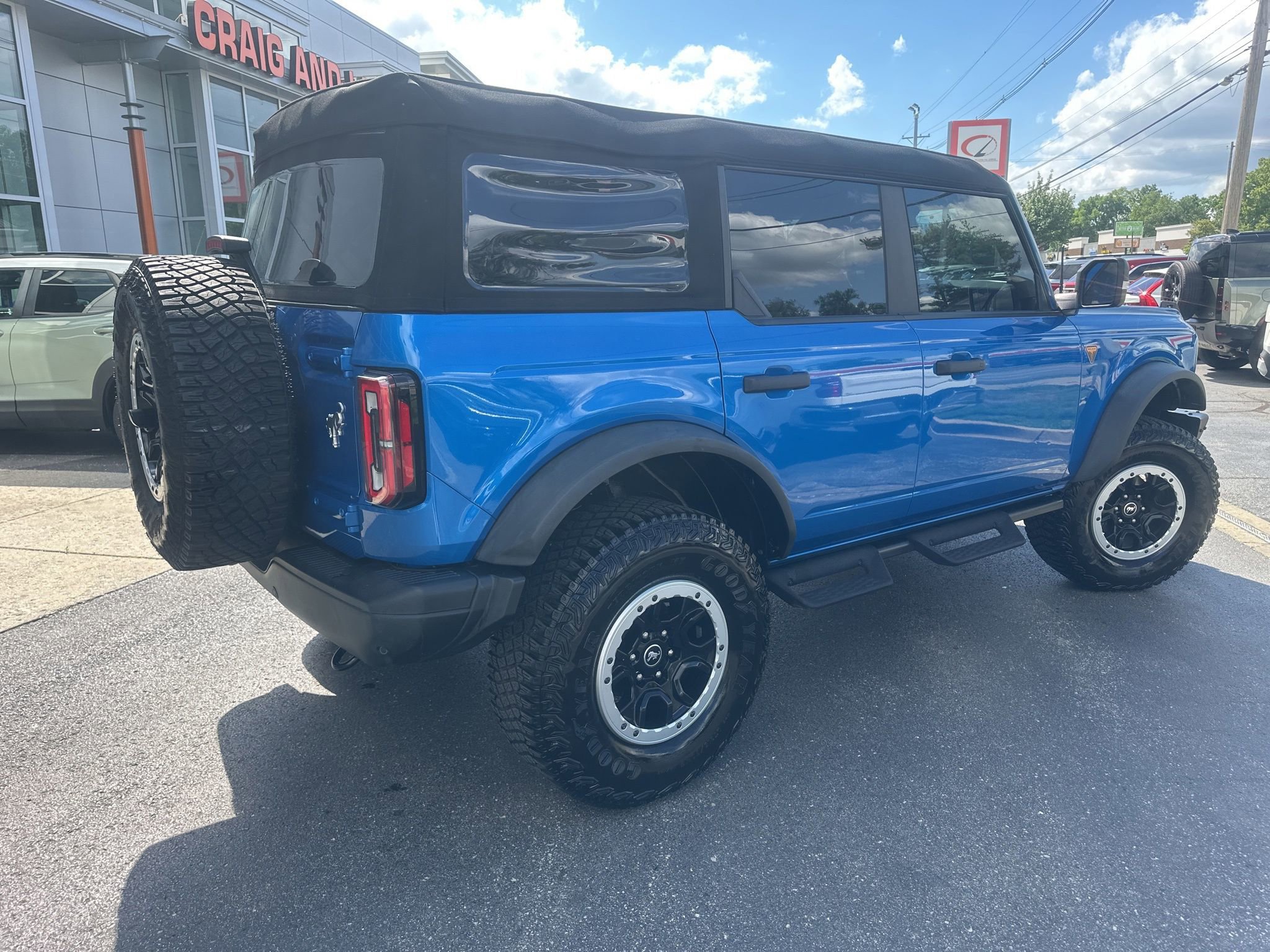Used 2023 Ford Bronco Badlands AWD/4WD image 2