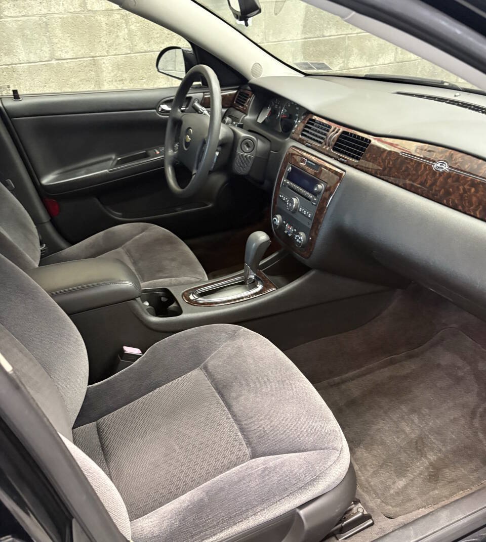 Used 2015 Chevrolet Impala LT w/ LT Sunroof Package FWD image 6