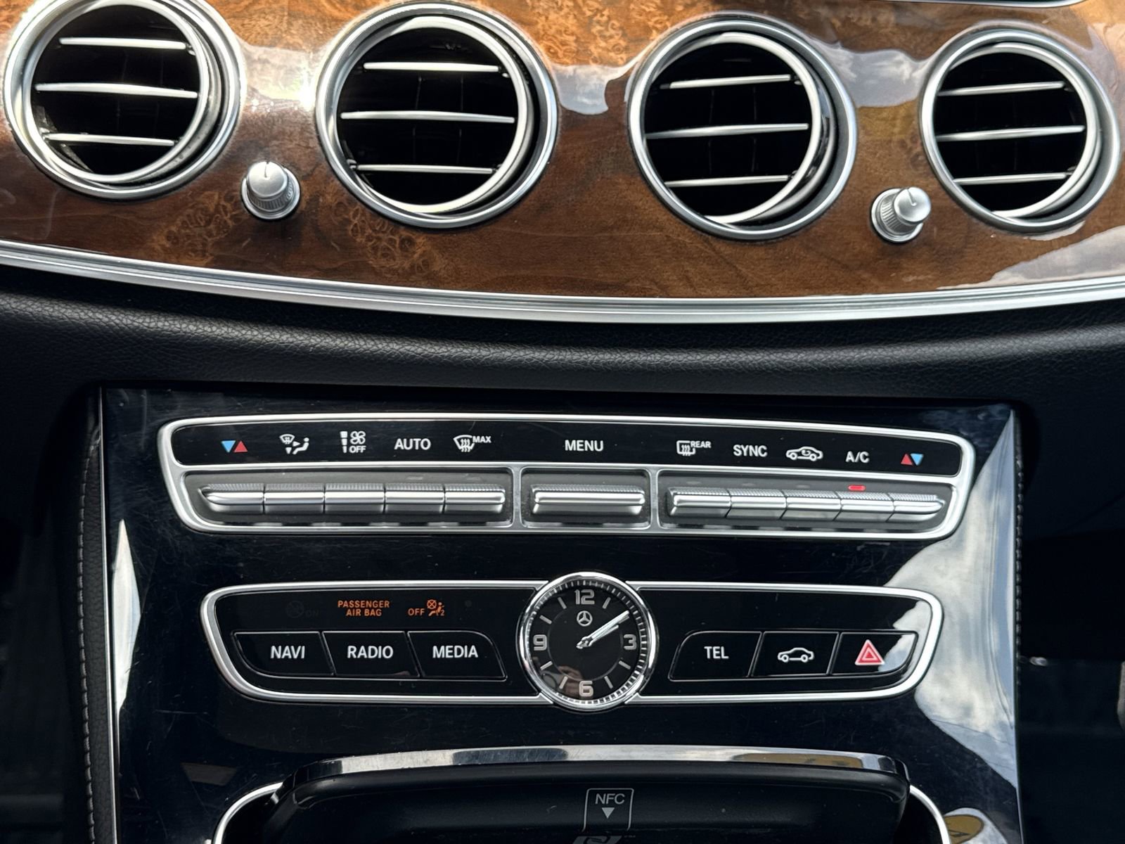 Used 2017 Mercedes-Benz E 300 4MATIC image 21
