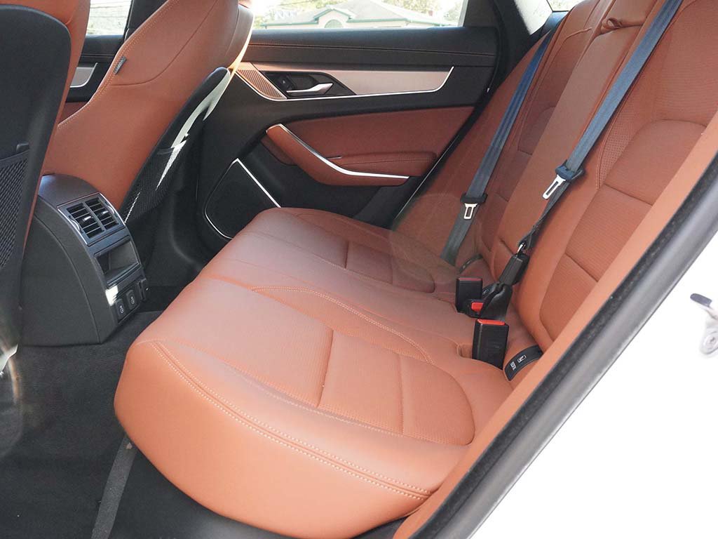 Used 2024 Jaguar XF R-Dynamic SE RWD image 34