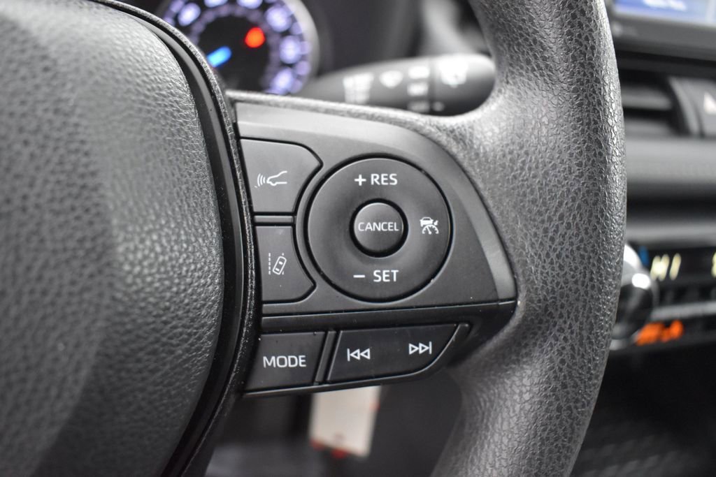 Used 2022 Toyota RAV4 LE AWD/4WD image 17