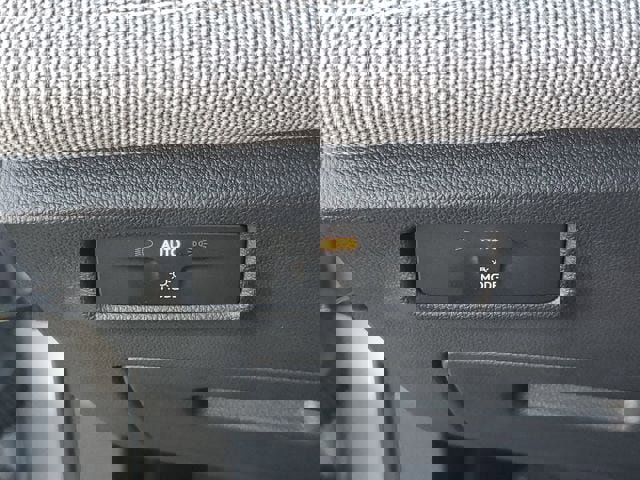 Certified 2025 Volkswagen Tiguan S image 26