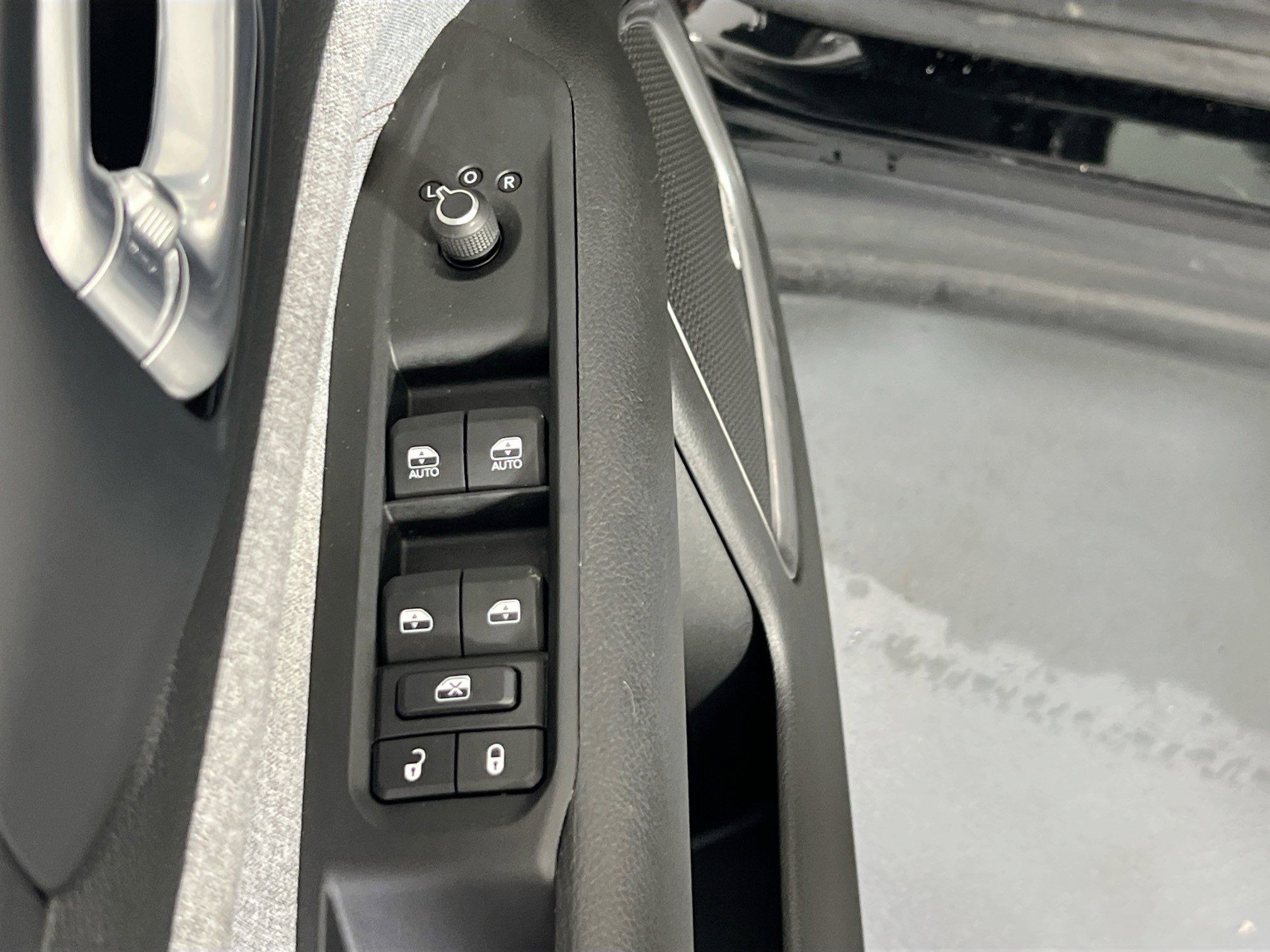 Used 2022 Jeep Compass Latitude w/ Sun and Sound Group image 17