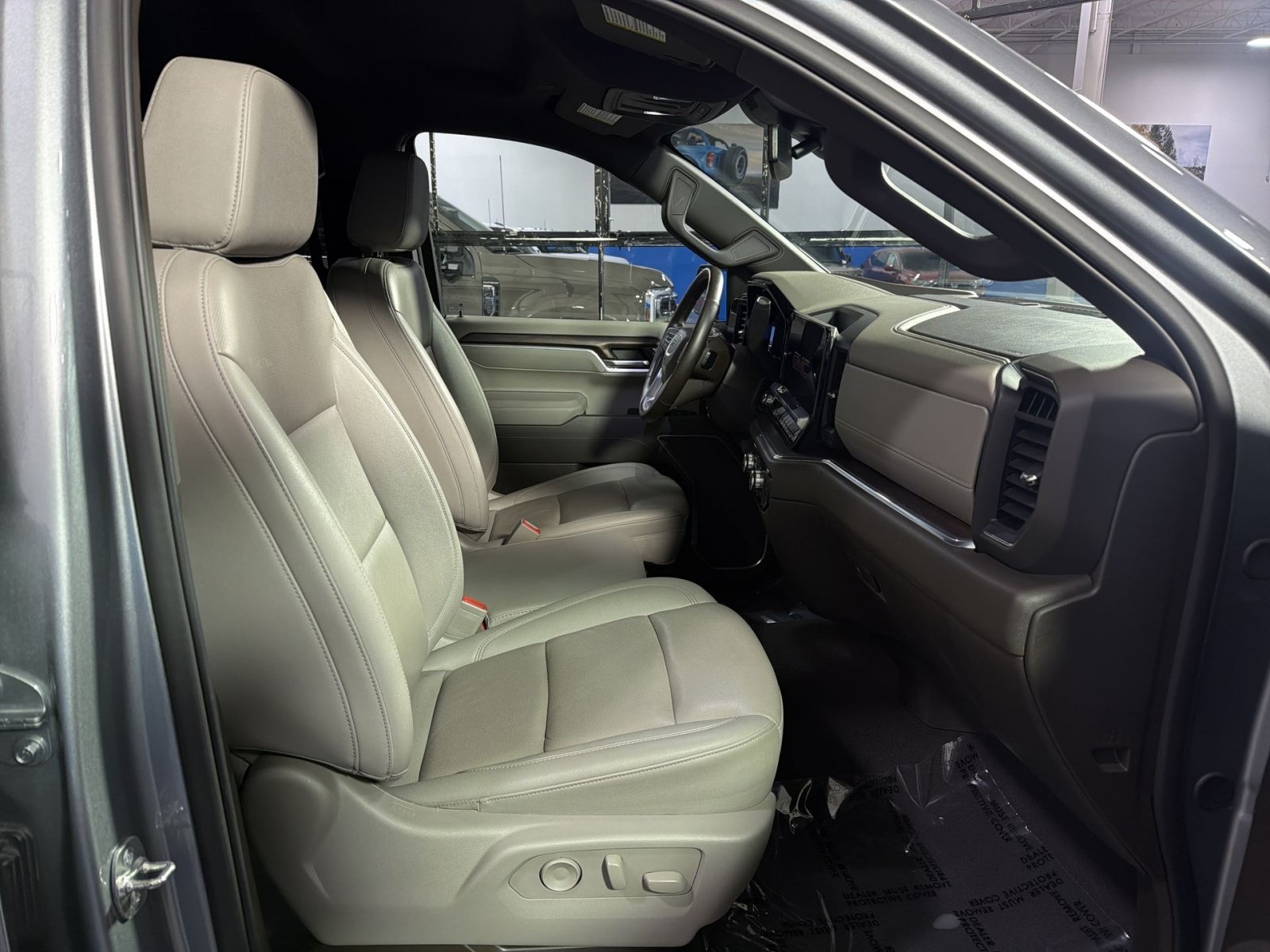 Used 2025 GMC Sierra 1500 SLT AWD/4WD image 24