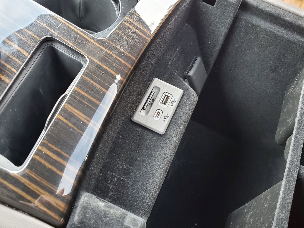 Used 2024 Cadillac Escalade Sport w/ LPO, ONYX Package image 31