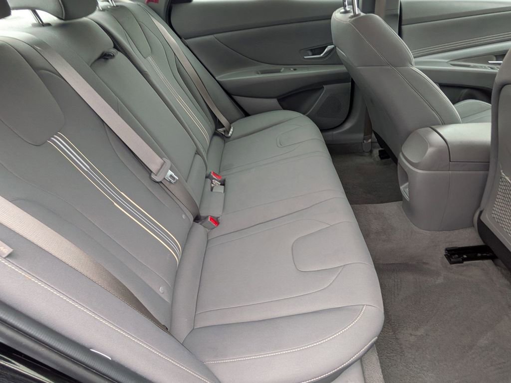 Used 2025 Hyundai Elantra SEL FWD image 23