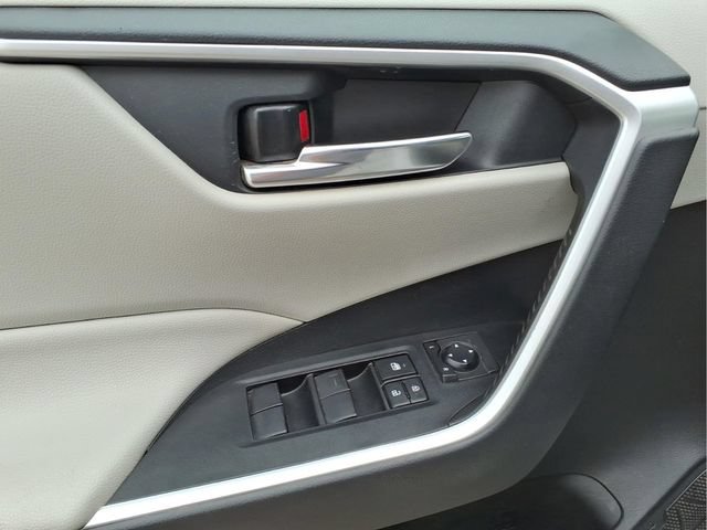 Used 2021 Toyota RAV4 XLE AWD/4WD image 11
