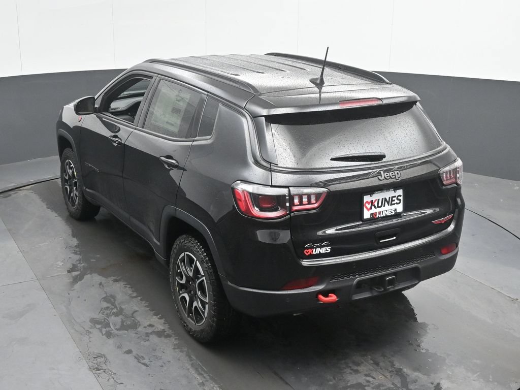 New 2026 Jeep Compass Trailhawk w/ Trailer Tow Group AWD/4WD image 38