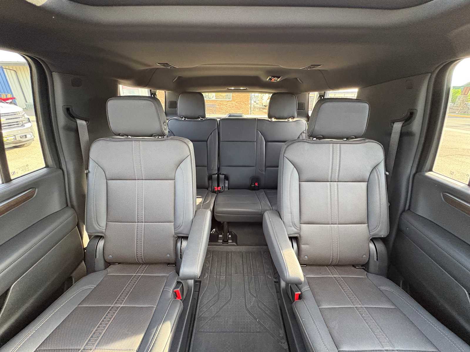 Used 2025 Chevrolet Suburban High Country AWD/4WD image 29