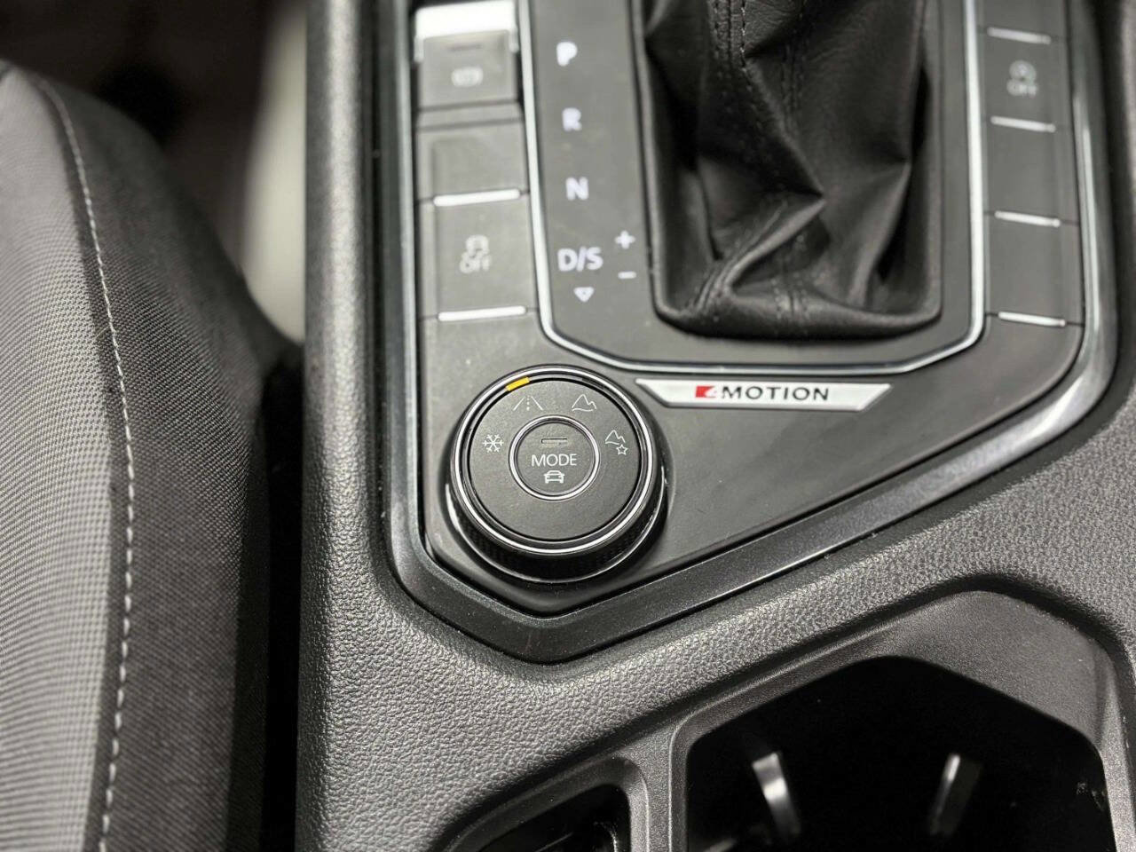 Used 2018 Volkswagen Tiguan S w/ 3rd Row Seat Package image 27