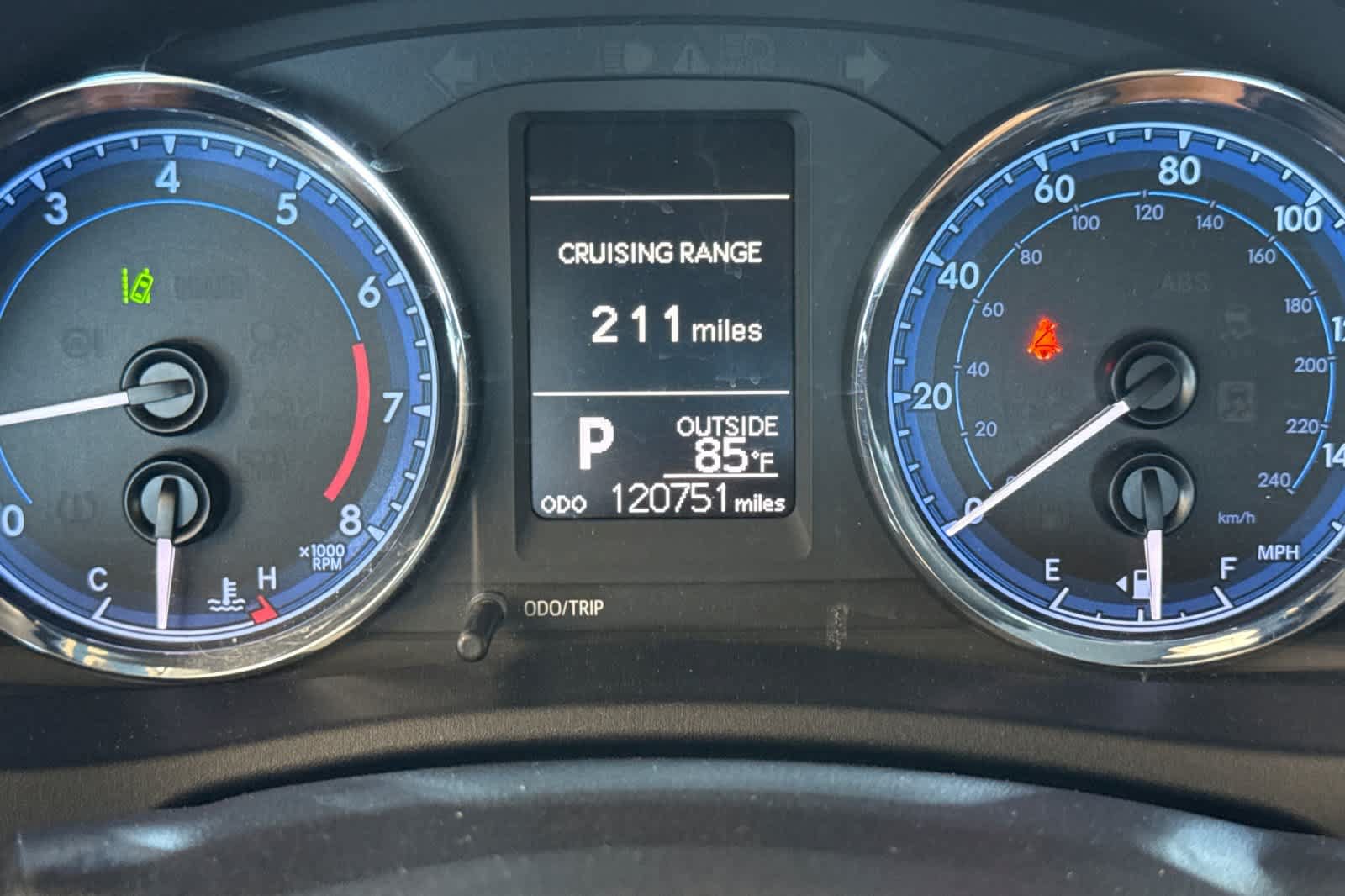 Used 2018 Toyota Corolla LE FWD image 25