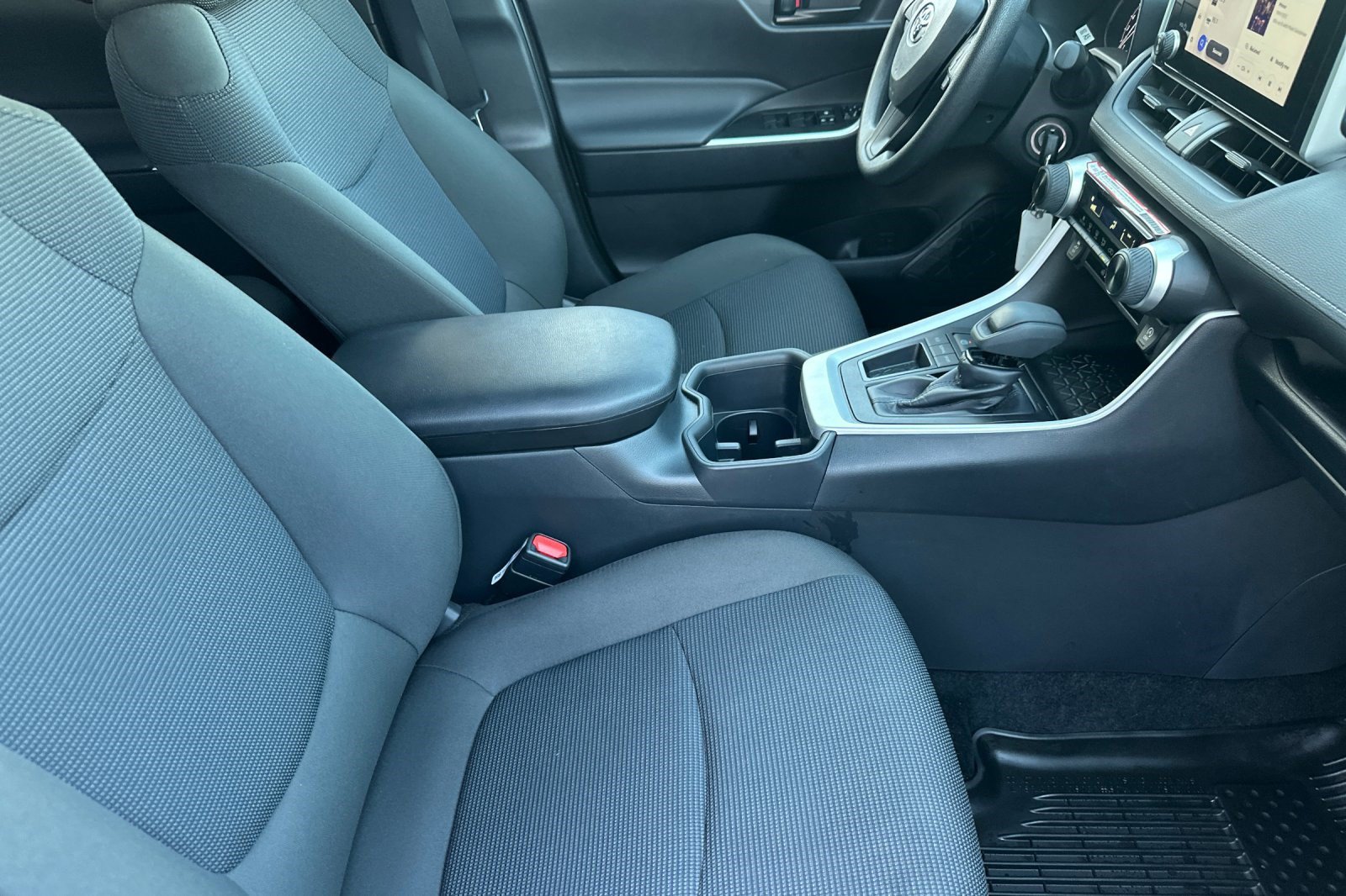 Used 2025 Toyota RAV4 LE FWD image 27