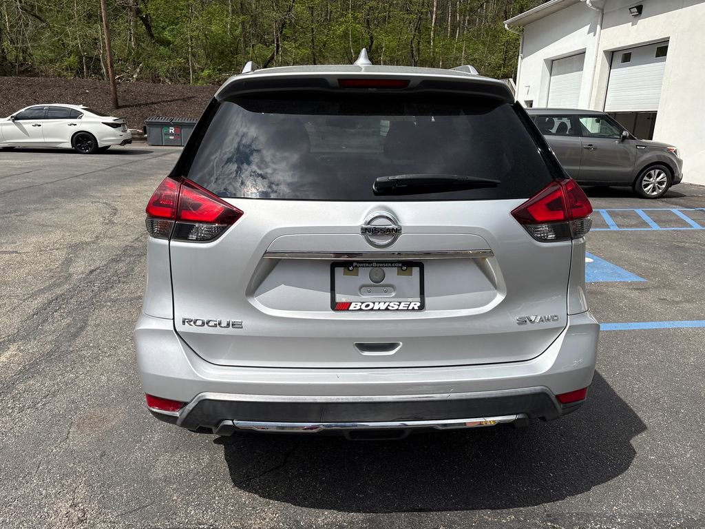 Used 2018 Nissan Rogue SV w/ Premium Package image 4