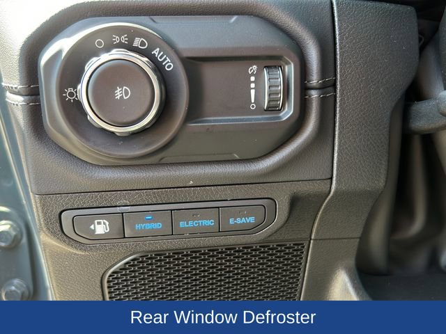 Used 2025 Jeep Wrangler Unlimited Sahara w/ Safety Group image 13