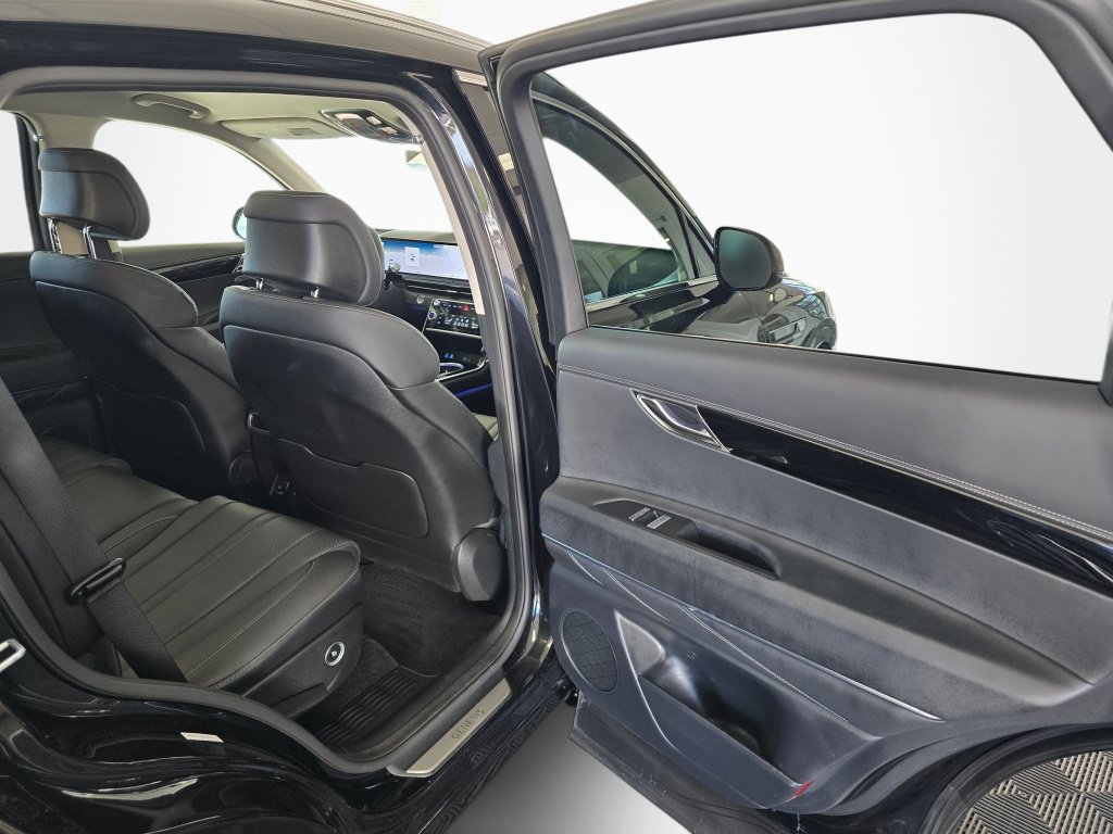 Used 2025 Genesis GV80 2.5T Standard AWD/4WD image 37