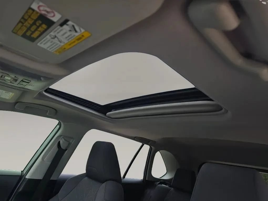 Used 2019 Toyota RAV4 XLE FWD image 17