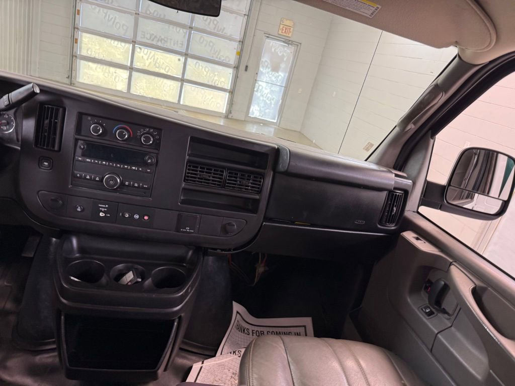 Used 2015 Chevrolet Express 2500 RWD image 23