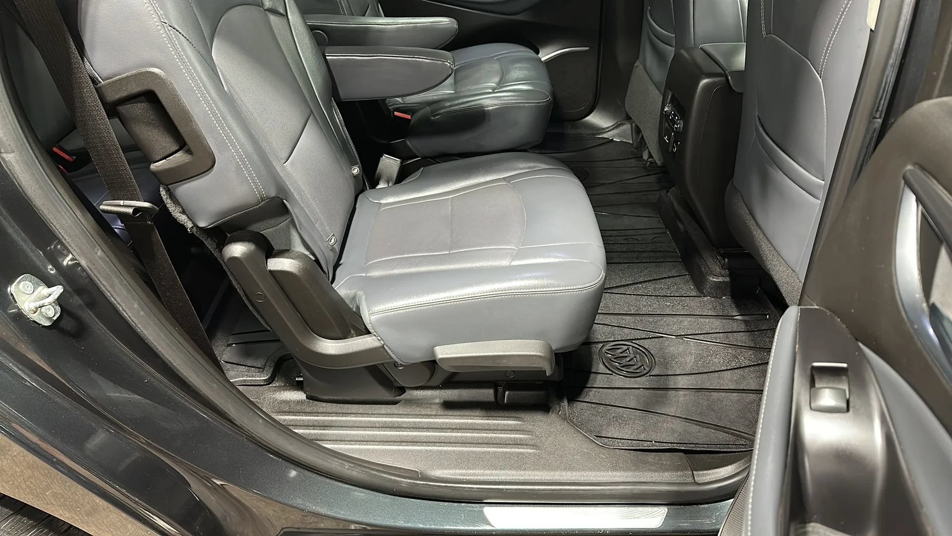 Used 2018 Buick Enclave Premium w/ Experience Buick Package AWD/4WD image 18