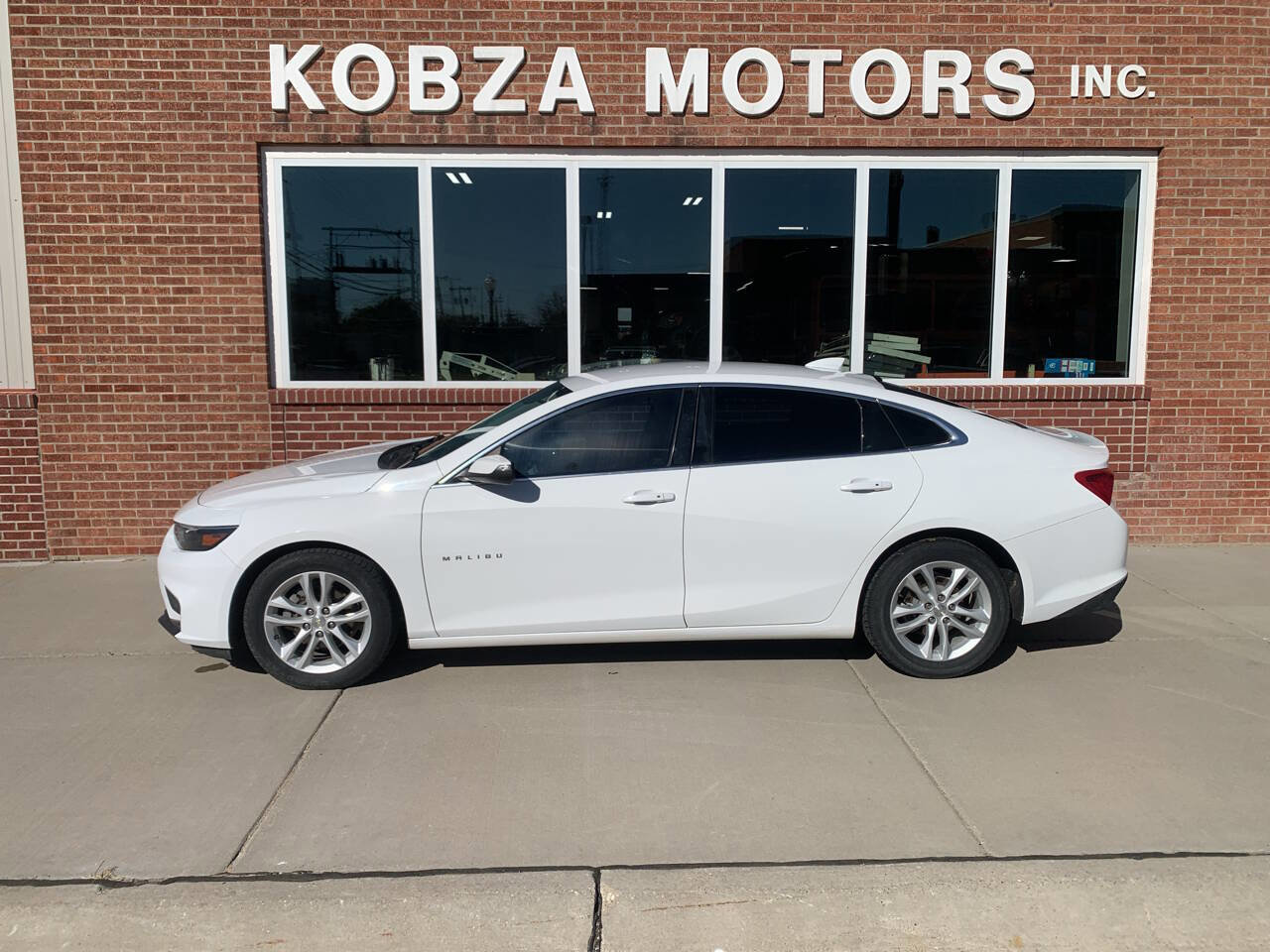 Used 2018 Chevrolet Malibu LT image 3