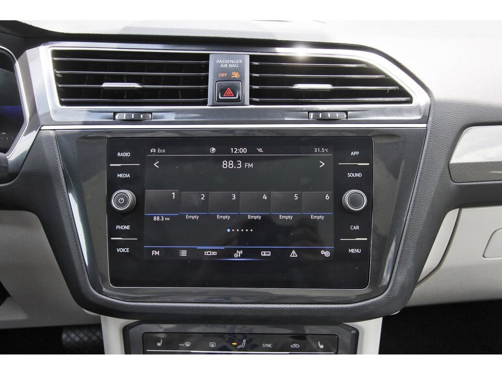 Used 2024 Volkswagen Tiguan SE w/ Panoramic Sunroof Package AWD/4WD image 24