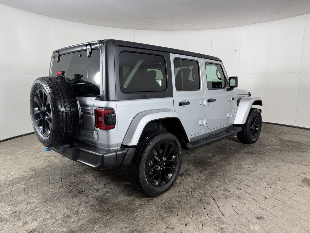 Used 2023 Jeep Wrangler Sahara w/ Cold Weather Group image 9