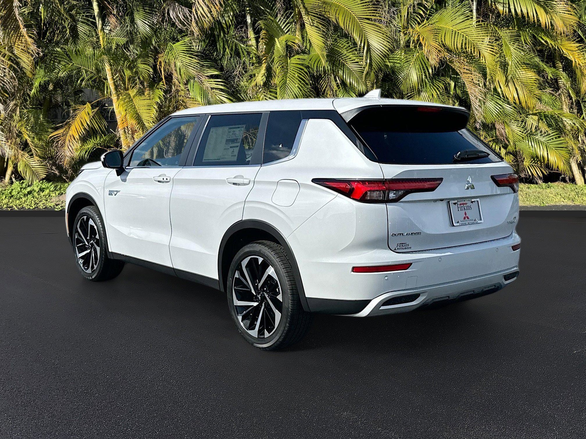 New 2025 Mitsubishi Outlander SE image 3