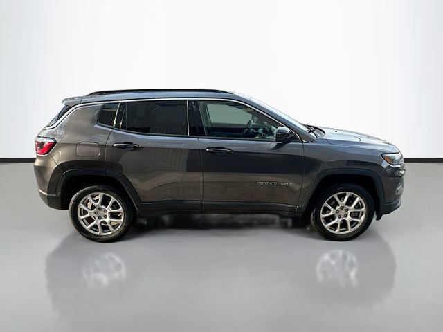 Used 2023 Jeep Compass Latitude image 5