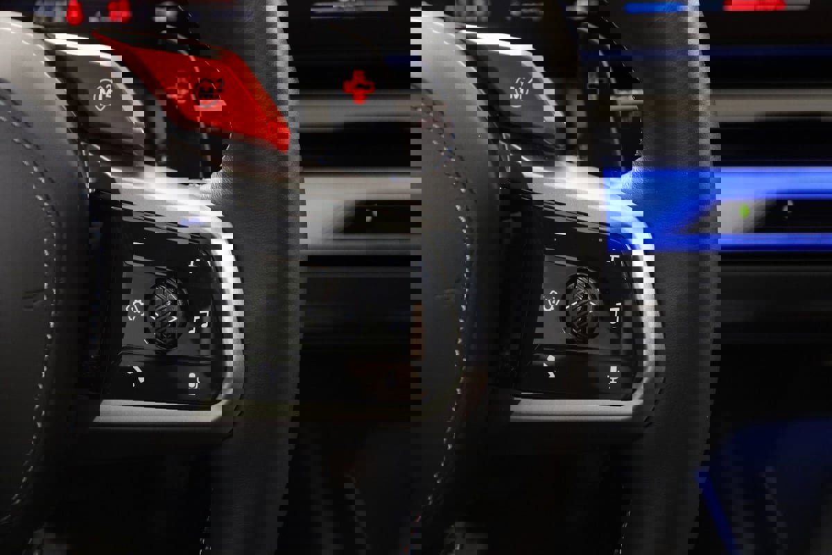 Used 2025 BMW M5 w/ Carbon Package image 59