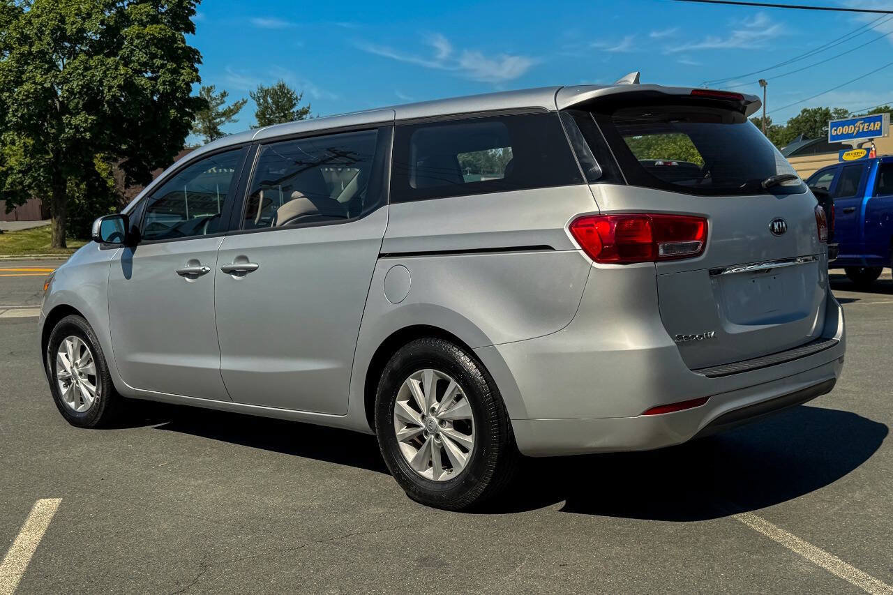 Used 2018 Kia Sedona L FWD image 6