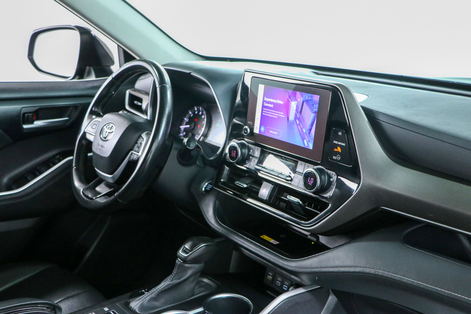 Used 2023 Toyota Highlander XLE AWD/4WD image 28