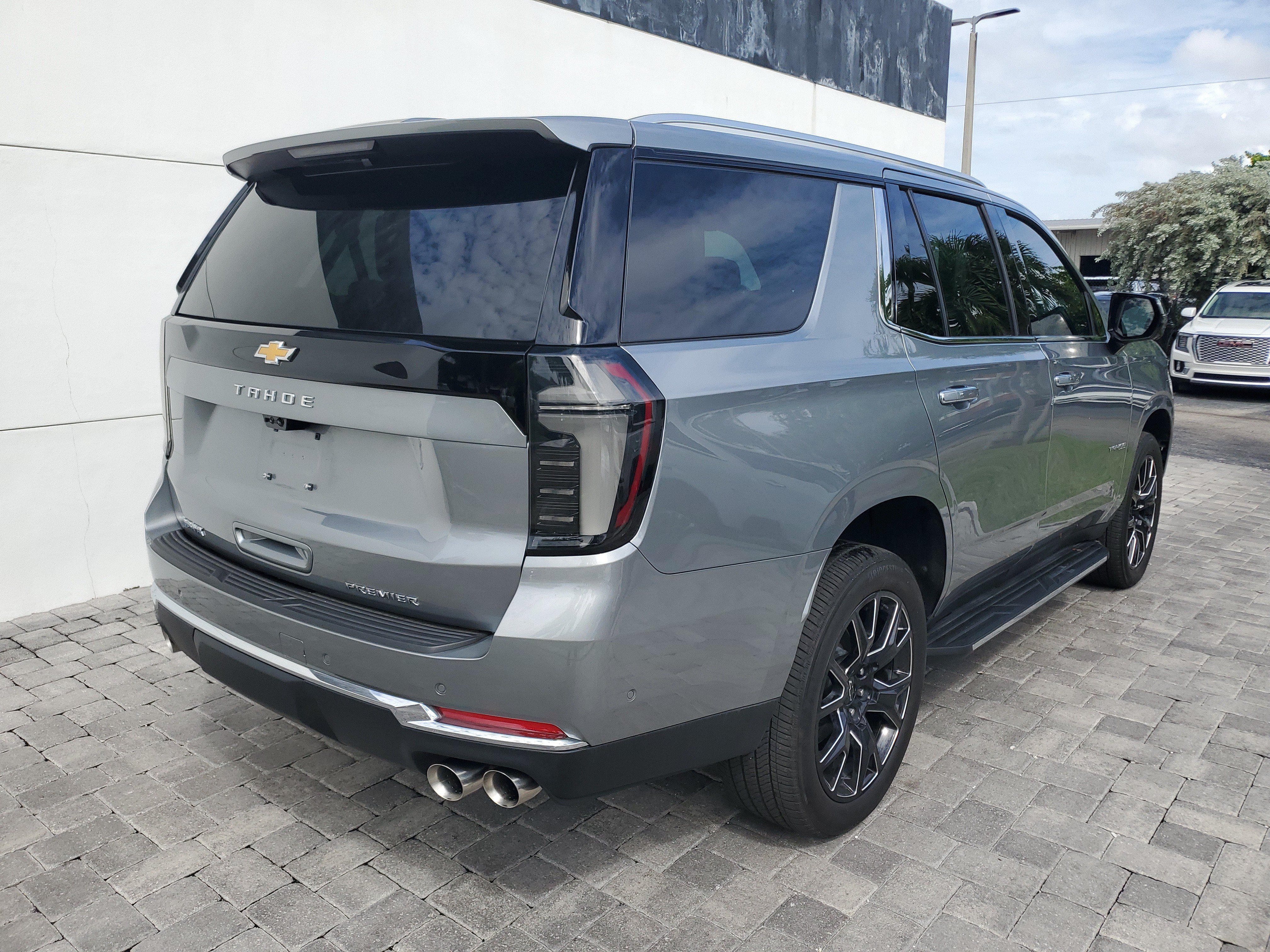 Used 2025 Chevrolet Tahoe Premier AWD/4WD image 6
