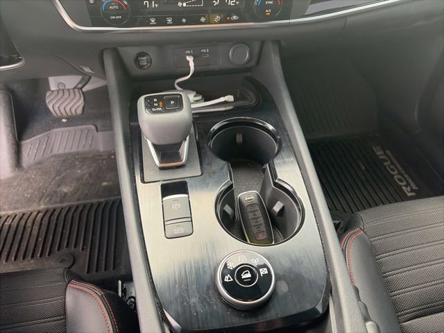 Used 2025 Nissan Rogue SV AWD/4WD image 11