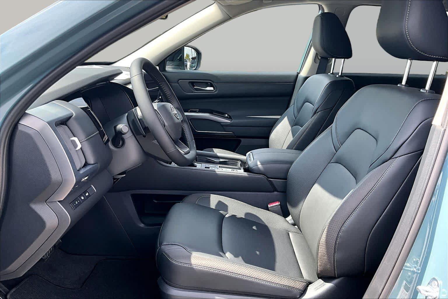 New 2026 Nissan Pathfinder SL FWD image 9
