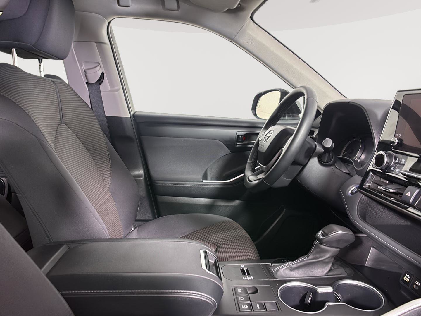 Used 2024 Toyota Highlander LE image 32