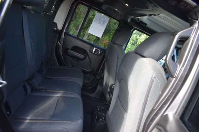 Used 2025 Jeep Gladiator Sport AWD/4WD image 15