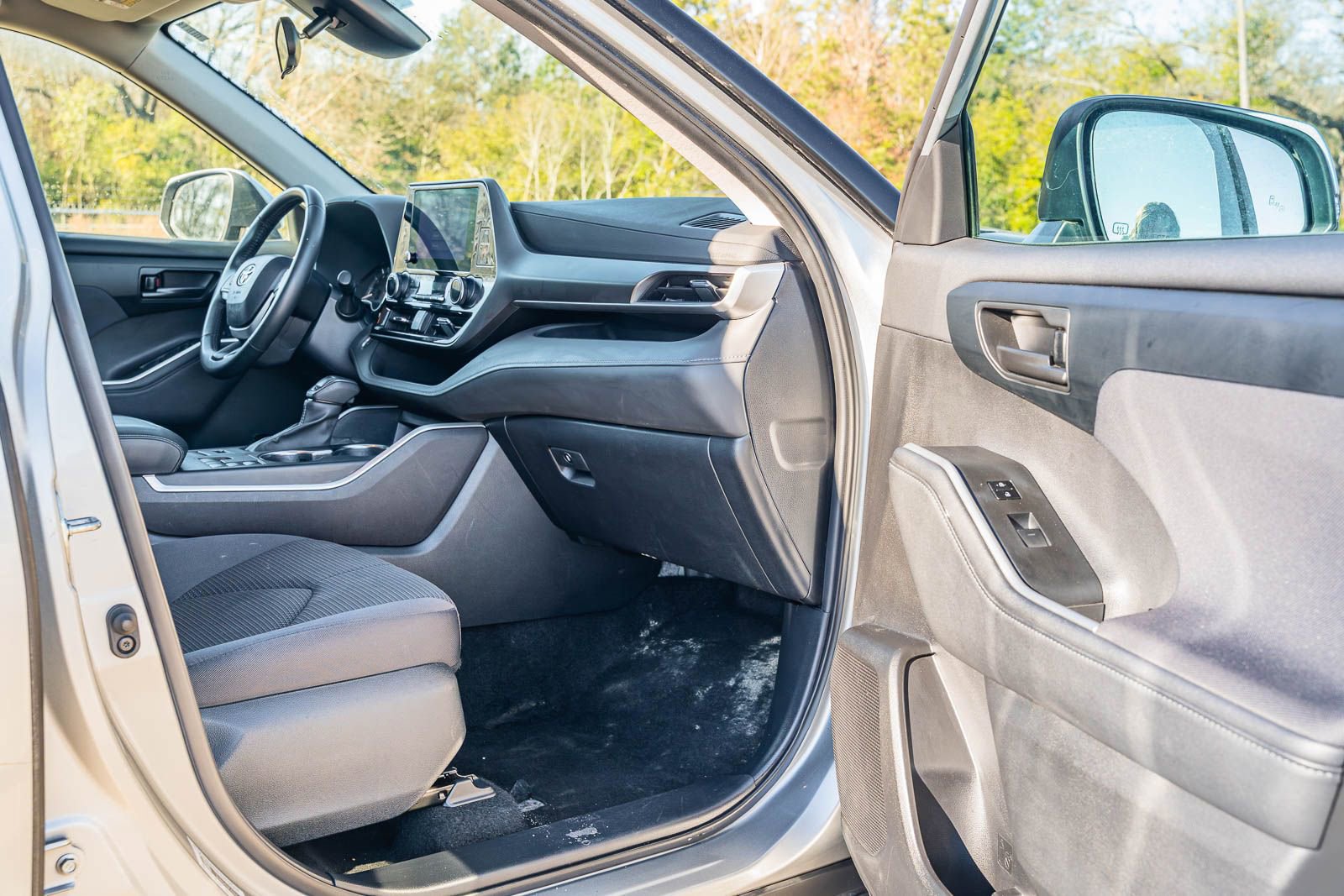 Used 2024 Toyota Highlander LE image 12