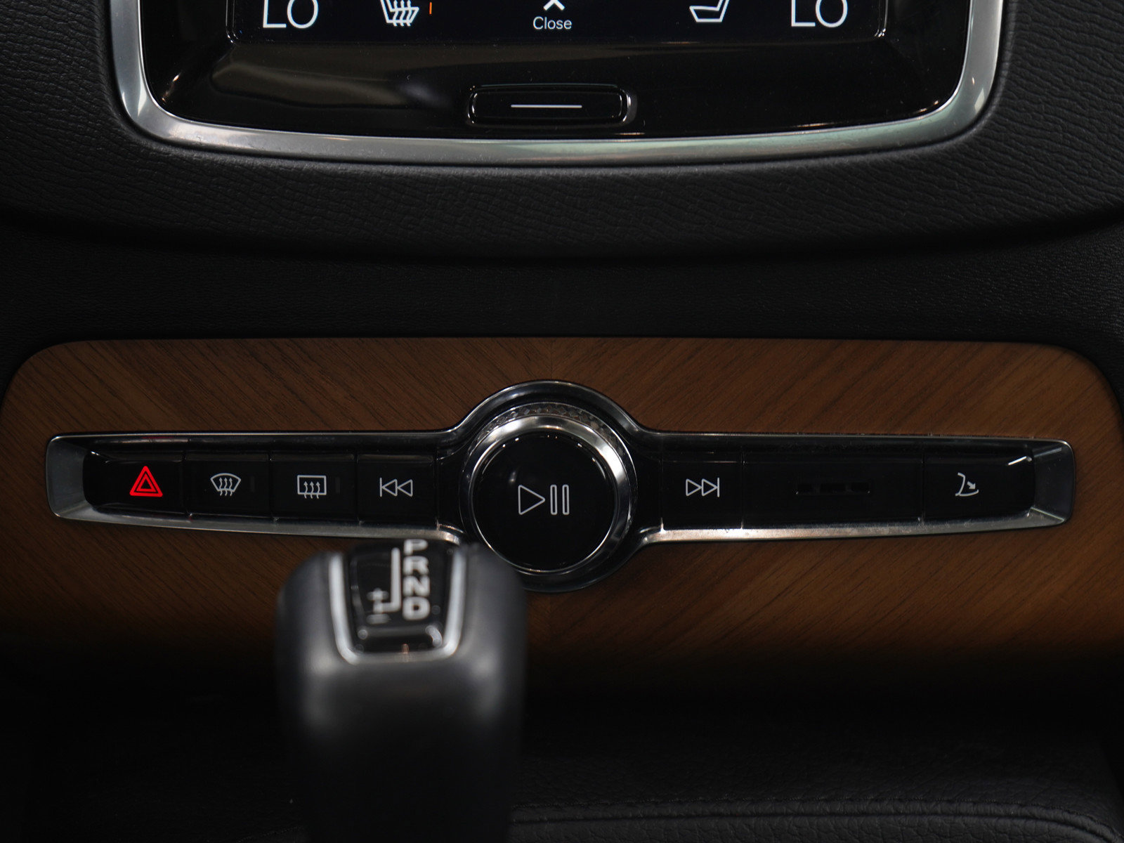 Used 2022 Volvo XC90 T6 Momentum w/ Climate Package image 23