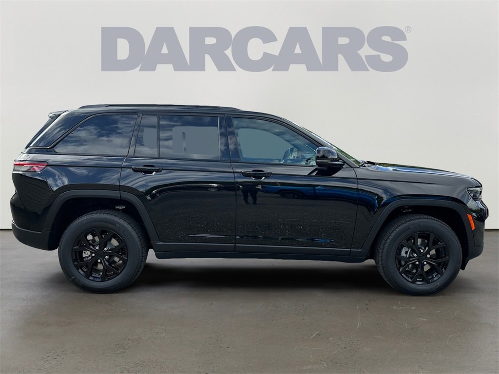 New 2025 Jeep Grand Cherokee Altitude image 8