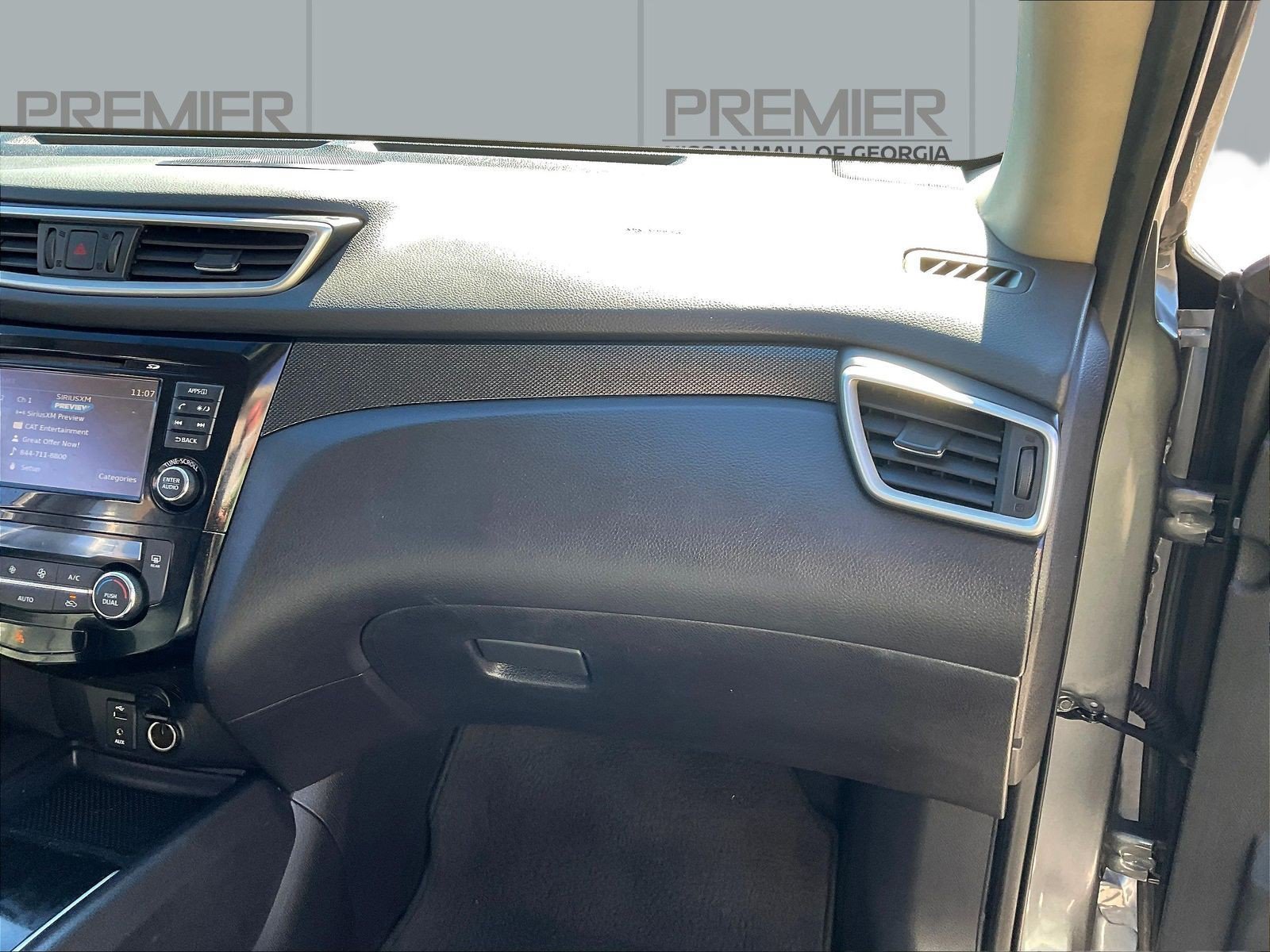 Used 2015 Nissan Rogue SL AWD/4WD image 28