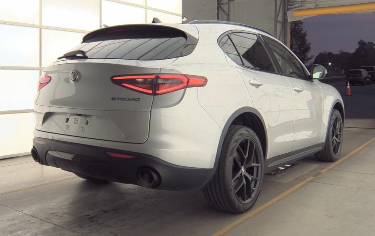 Used 2019 Alfa Romeo Stelvio w/ Nero Edizione RWD image 3