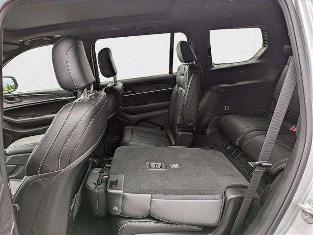 New 2025 Jeep Grand Cherokee L Limited w/ Black Appearance Package image 19