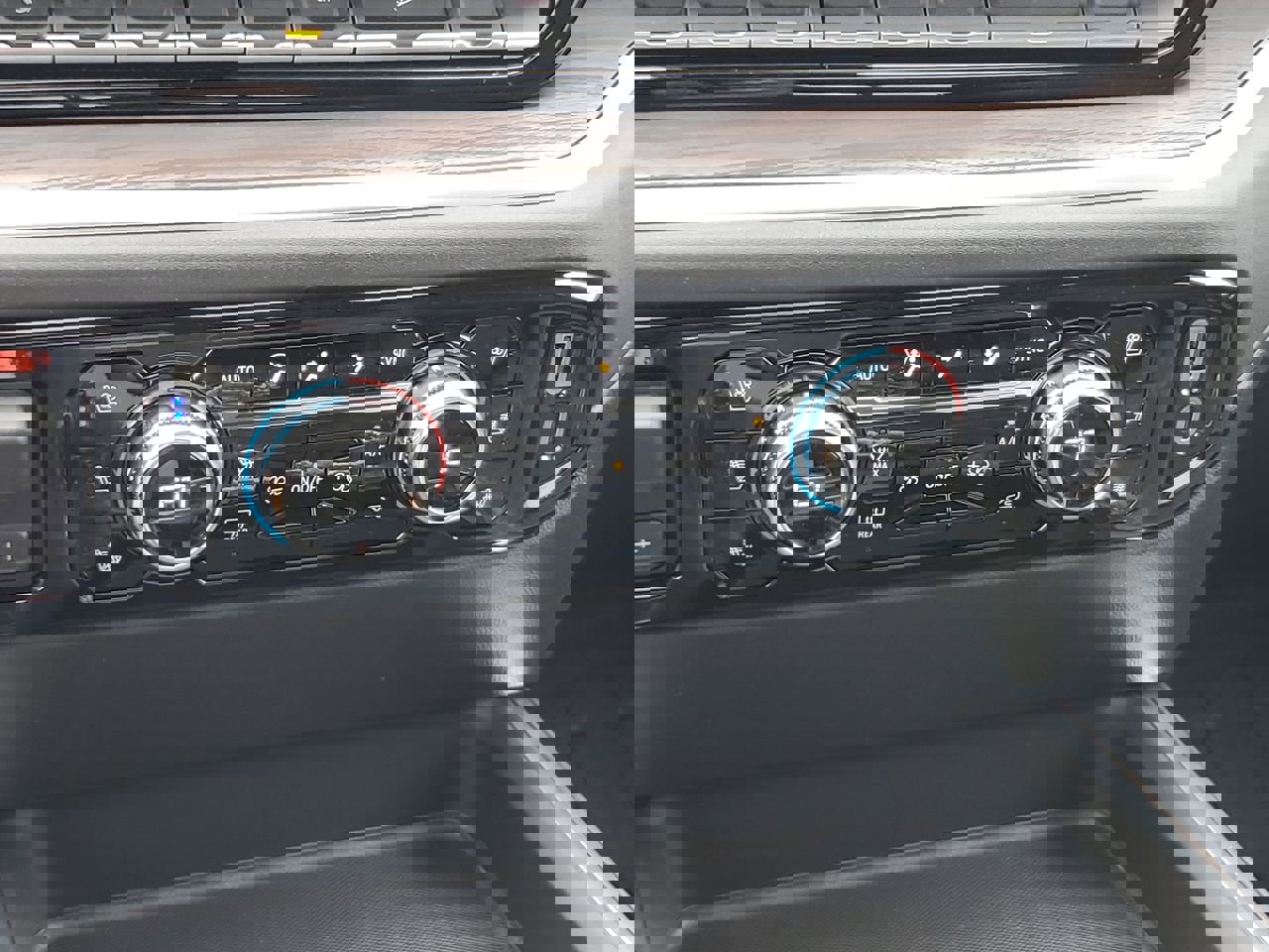 New 2025 GMC Sierra 2500 SLT w/ SLT Premium Package image 72