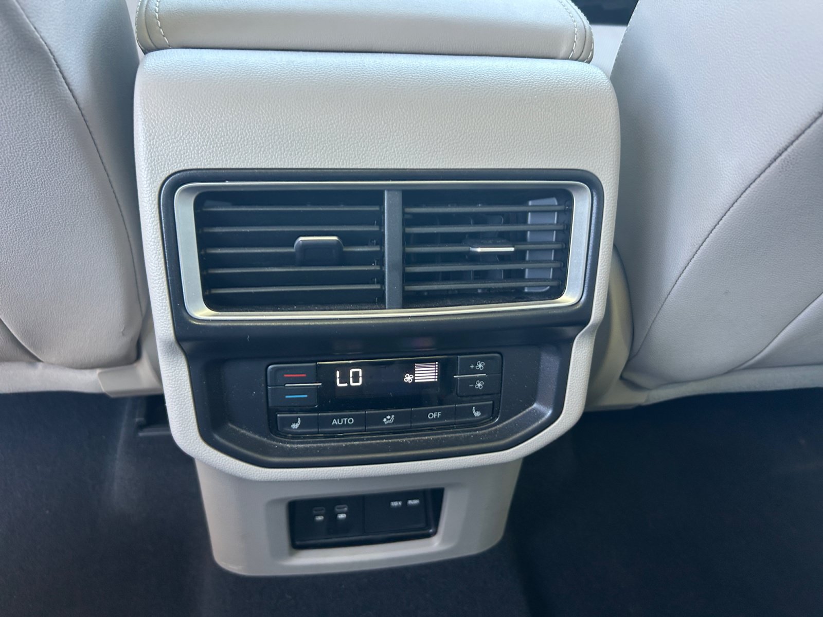 Certified 2025 Volkswagen Atlas SEL AWD/4WD image 30