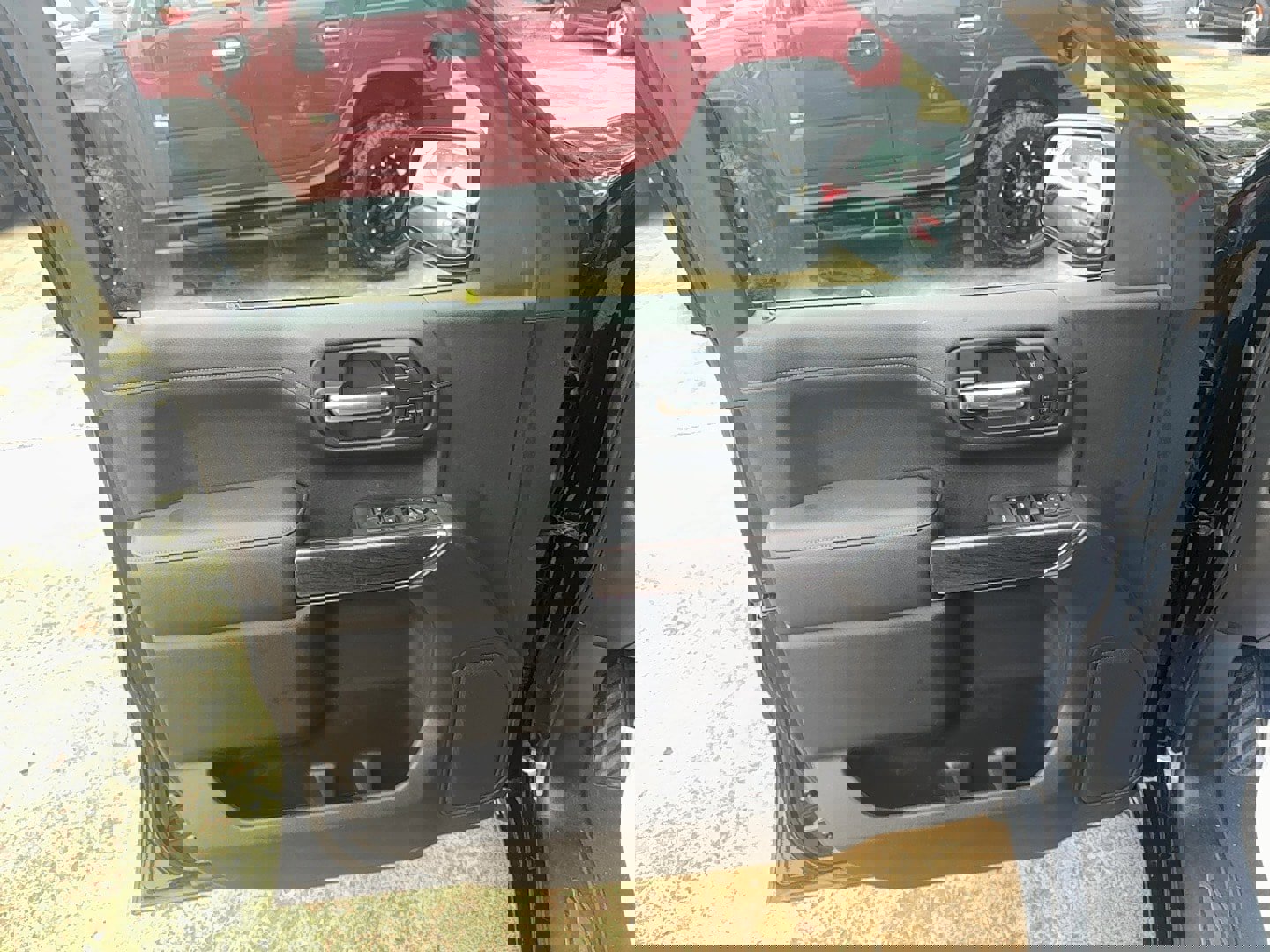 Used 2022 Chevrolet Silverado 1500 LTZ w/ Z71 Off-Road Package image 11