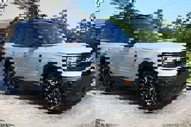 Used 2023 Ford Bronco Sport Outer Banks w/ Tech Package image 3