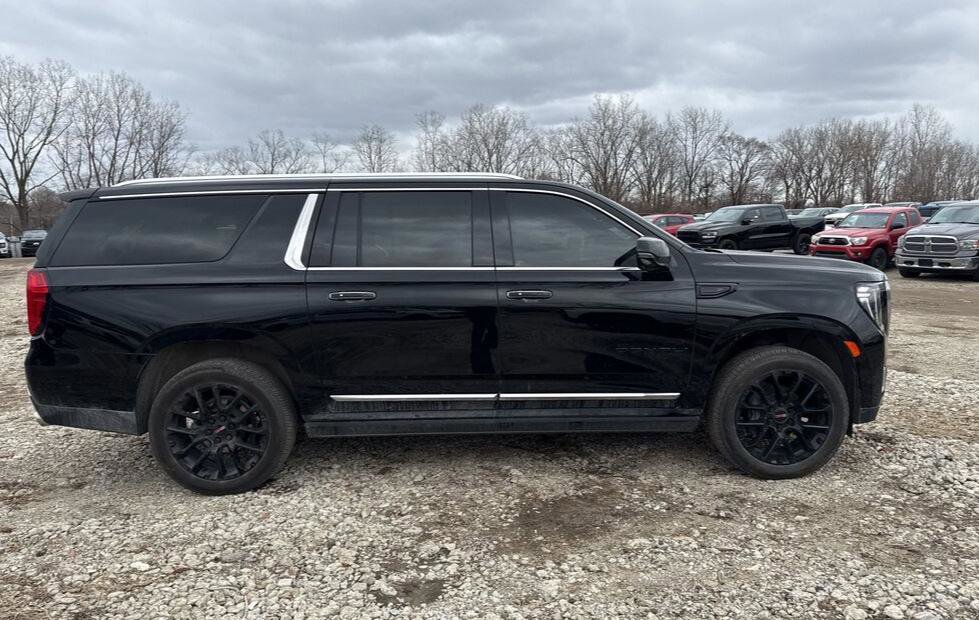 Used 2023 GMC Yukon XL Denali w/ Denali Reserve Package image 5