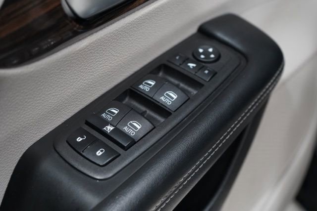 Used 2023 Chrysler Pacifica Limited image 19