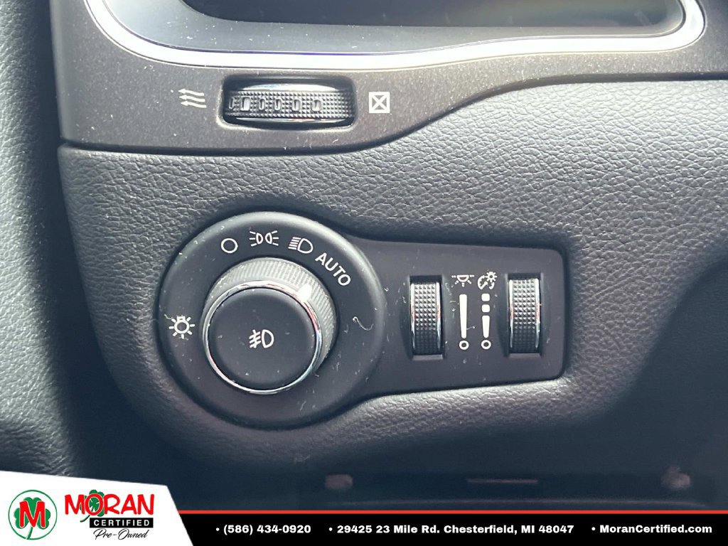 Used 2020 Jeep Cherokee Trailhawk w/ Cold Weather Group AWD/4WD image 28
