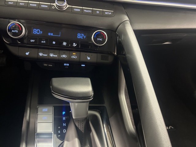 Certified 2025 Hyundai Elantra Limited image 19